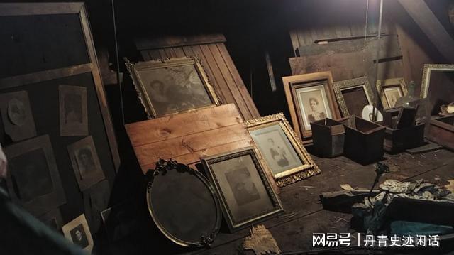 天博官方网站美国男子买了一房子几周后发现天花板藏有一阁楼里面堆满古董(图4)
