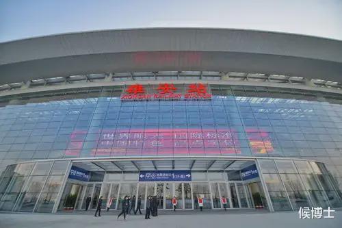 天博官方网站雄安高铁站亚洲第一大！西方专家也来学习大国建造又火了一把(图1)