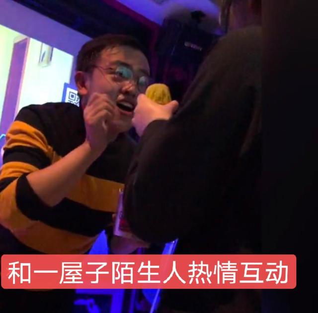 天博郑州：男子KTV走错房间大咧咧唱歌喝酒还吃了别人剩下的半碗粉(图3)