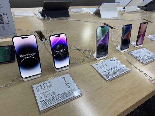 天博iPhone 15系列价格“跳水”怎么回事？记者门店实探一线(图2)